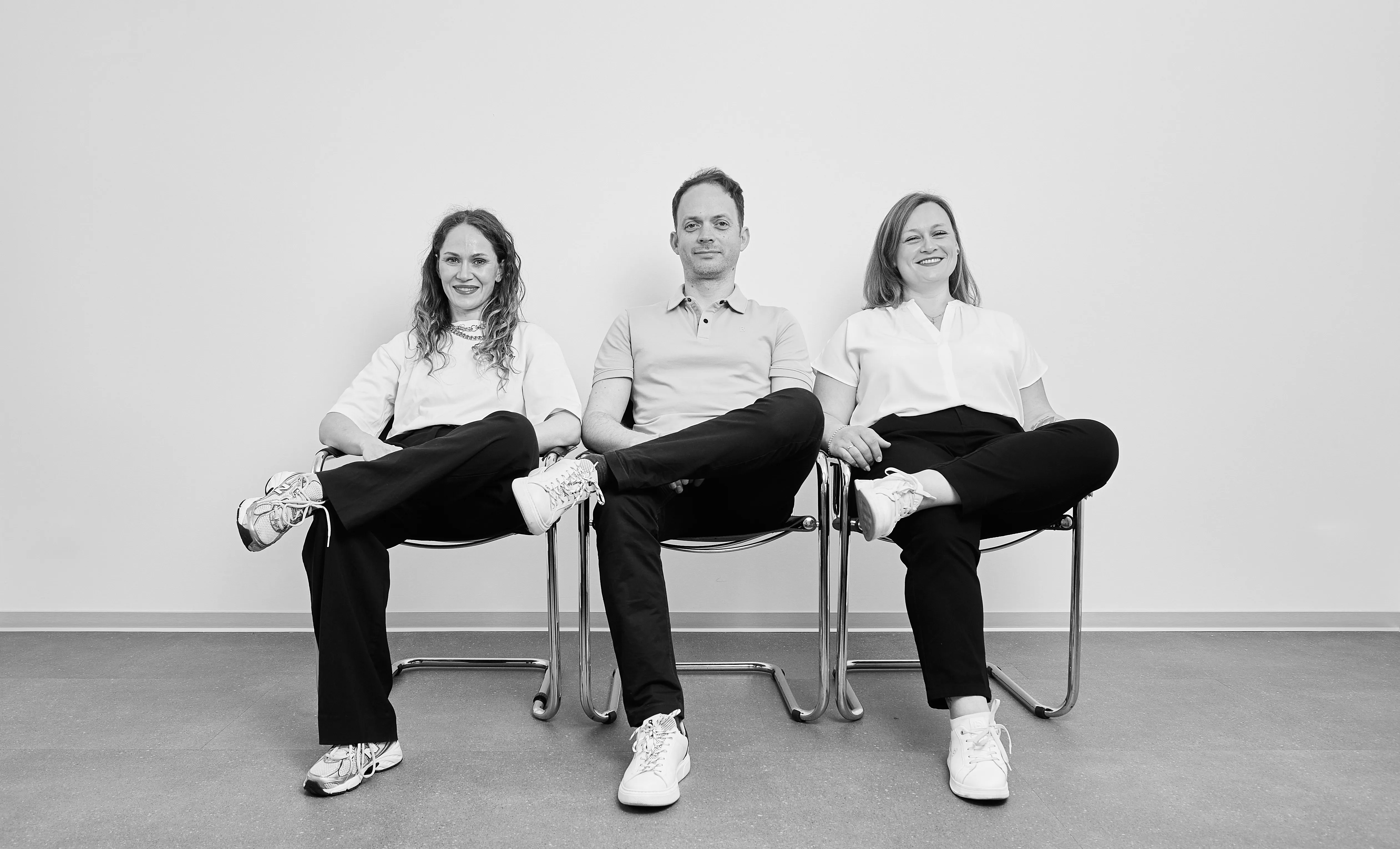 Teil des praxisANSATZ-Teams, entspannt zwischen zwei Terminen